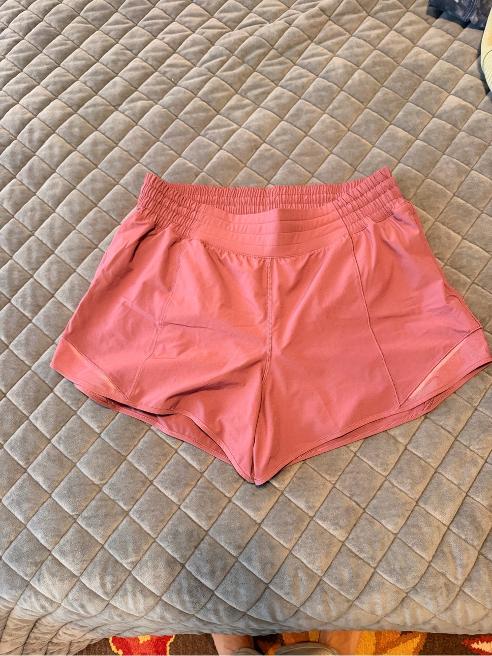 {Lululemon}